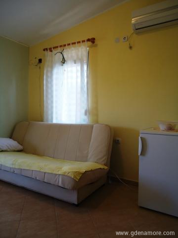 Apartmani Utjeha 3 u Apartmani Nina, privatni smeštaj u mestu Utjeha, Crna Gora